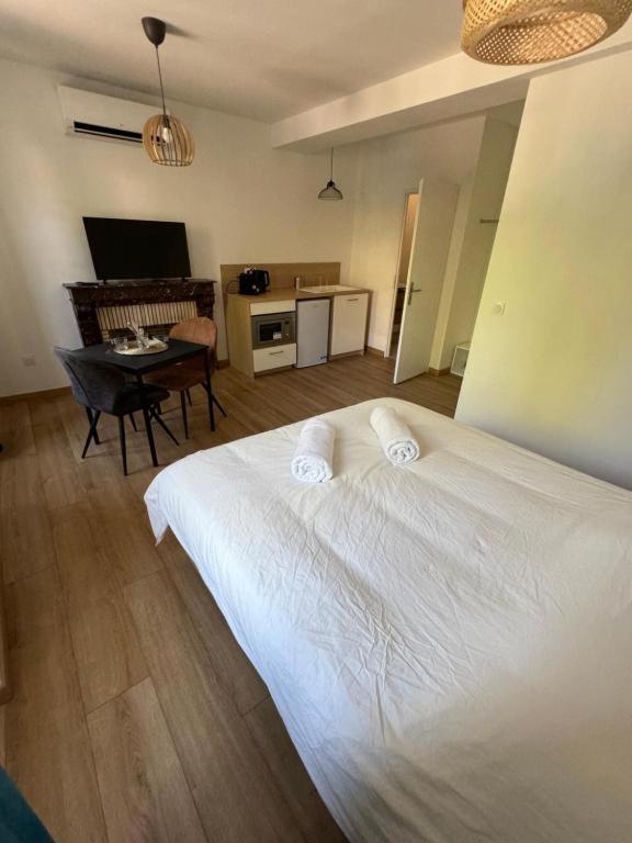 Comme A La Maison 克雷斯 外观 照片